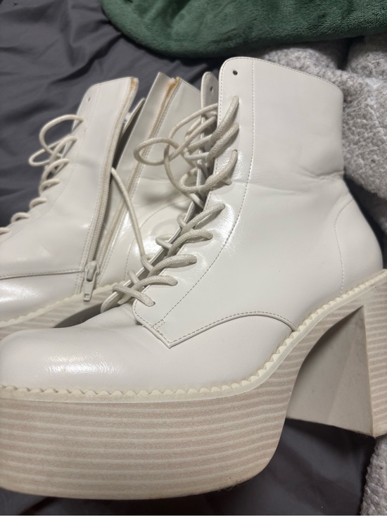 Shoes - White boots Call It Spring Size 10